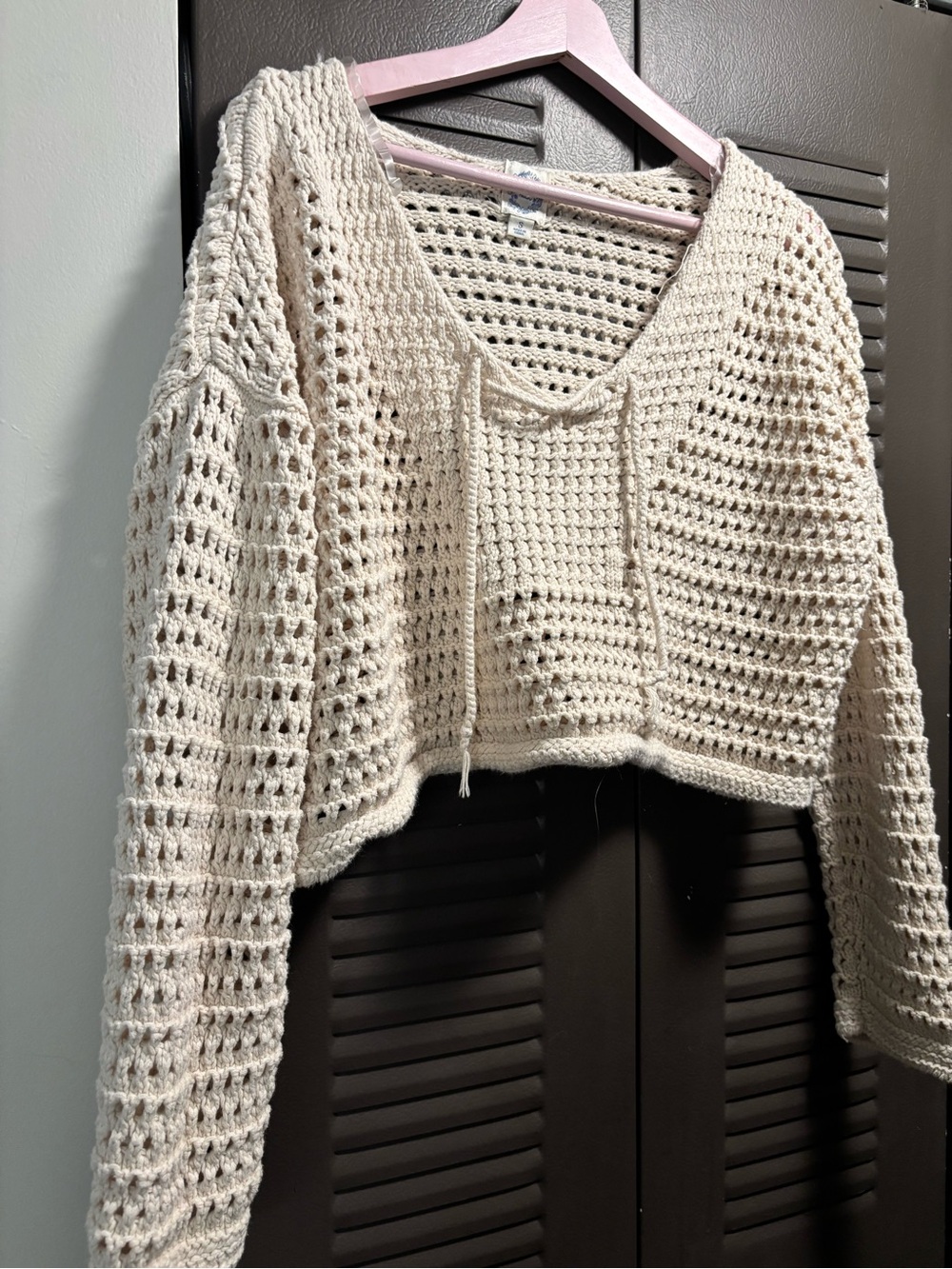 Blue Rain Cream Cropped Crochet V‑Neck Sweater